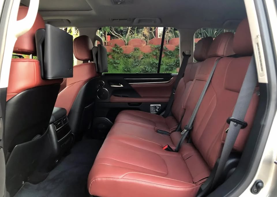 Lexus LX570 34k Miles Luxury Edition w/Entertainment System Excellent Everything in Sewell, NJ (photo 7) — photo 7