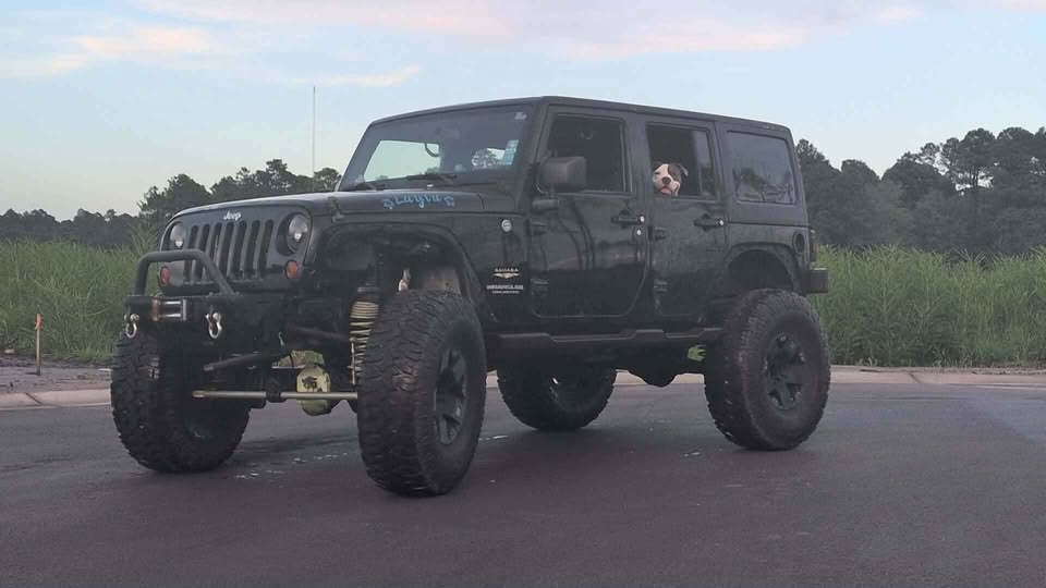 Jeep Wrangler Unlimited Sahara (photo 4) — photo 4