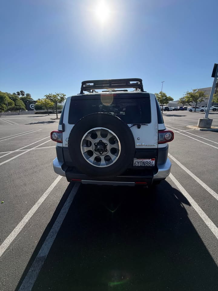 2013 Toyota FJ Cruiser · Sport Utility 2D in Tarzana, CA (photo 4) — photo 4