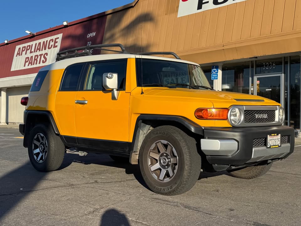 2008 Toyota FJ Cruiser · RWD in Sacramento, CA (photo 3) — photo 3