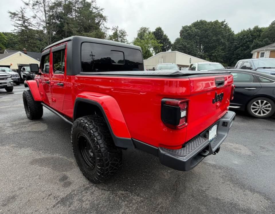2020 Jeep Gladiator · Overland Pickup 4D 5 ft in Huntington, NY (photo 4) — photo 4