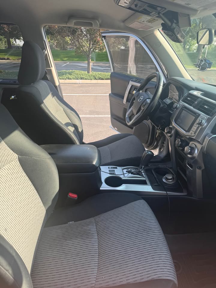 2015 Toyota 4Runner · SR5 Sport Utility 4D (photo 11) — photo 11