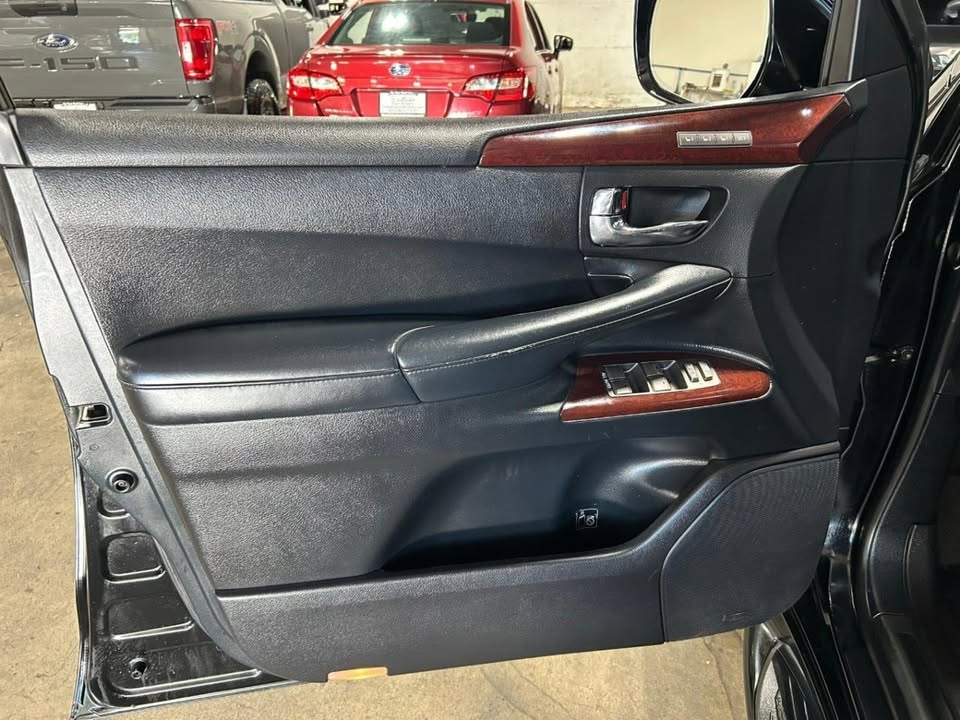 2014 Lexus LX 570 Sport Utility (photo 12) — photo 12
