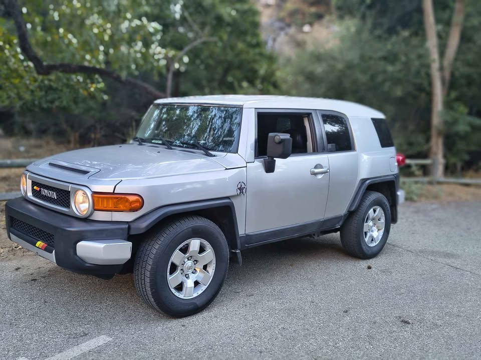 2007 Toyota FJ Cruiser · Sport Utility 2D in Los Angeles, CA (photo 3) — photo 3