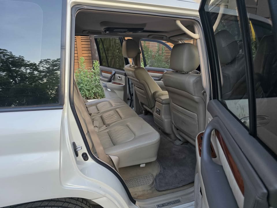 2003 Lexus LX · LX 470 Sport Utility 4D in Austin, TX (photo 12)