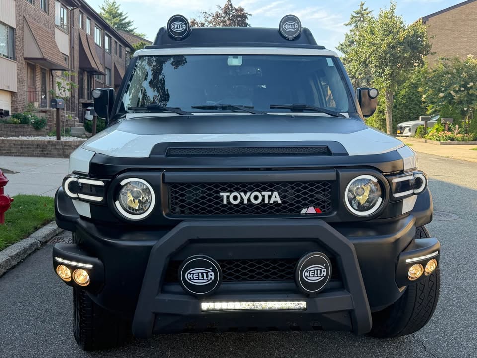 2014 Toyota FJ Cruiser · Sport Utility 2D in Brooklyn, NY (photo 8) — photo 8
