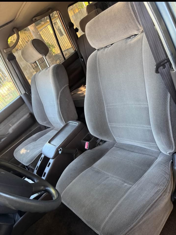 1993 Toyota Land Cruiser 4WD CLEAN LOW MILES · Stock in Sacramento, CA (photo 9) — photo 9