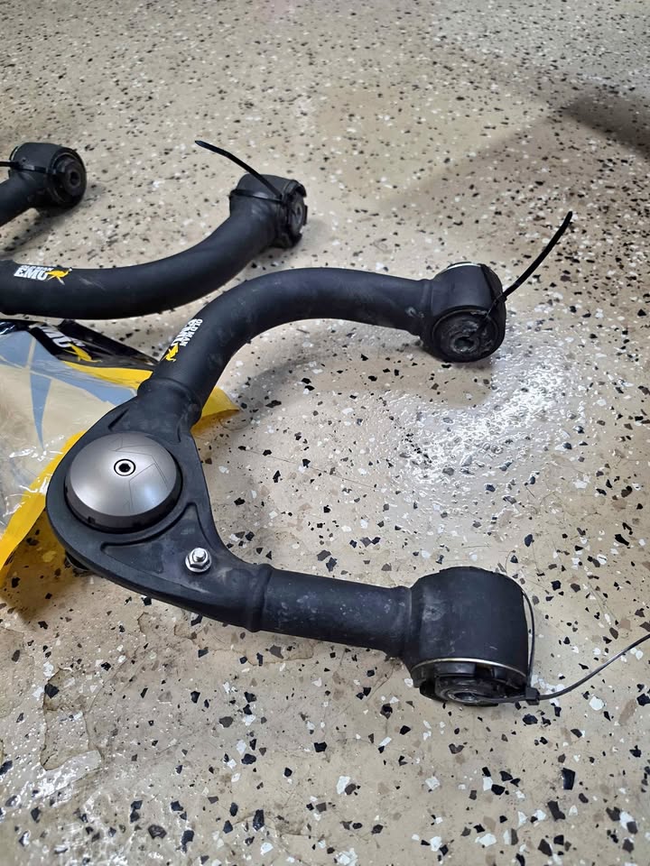 Used ARB Old Man Emu Upper Control Arms UCA0005 for 3rd gen Toyota Tacoma (2005-2023) in Torrance, CA (photo 1) — photo 1