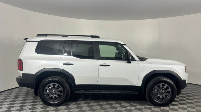 2024 Toyota Landcruiser · Base — photo 2