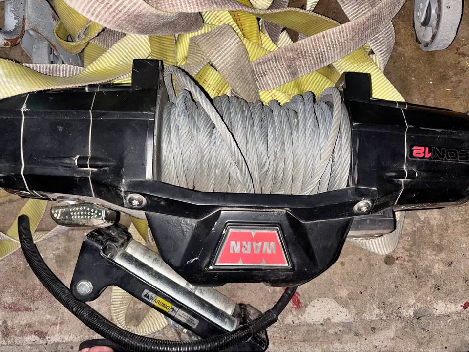 Warn winch 12,000 lbs in Conroe, TX (photo 1)