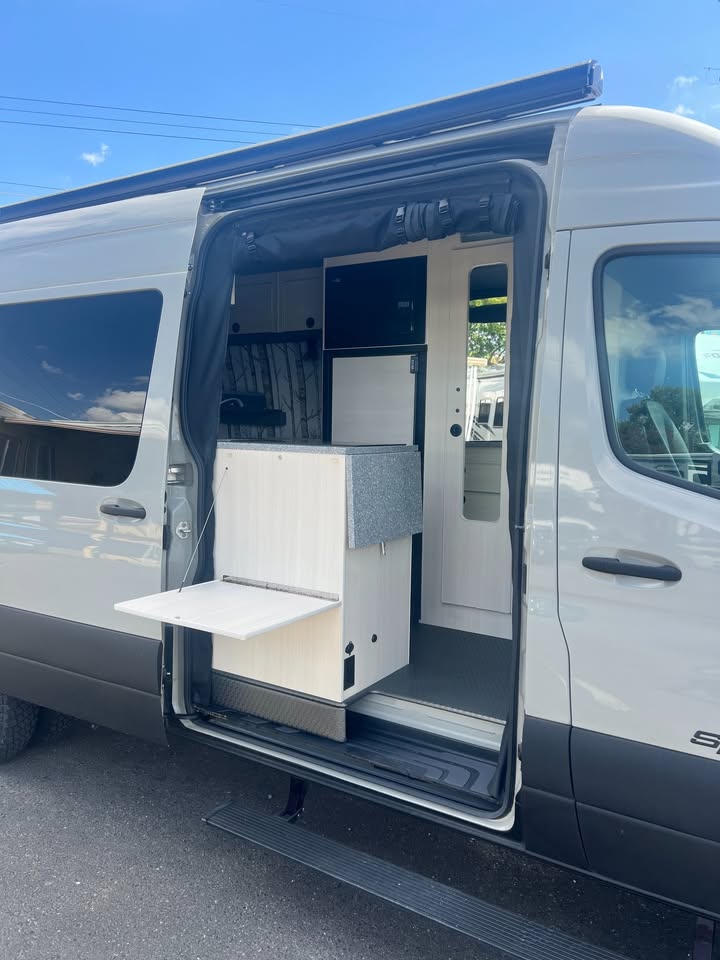 2020 SPORTSMOBILE 170" 3500 CHASSIS -TURBO DIESEL V6 WITH TRUE 4WD EX-L in Sacramento, CA (photo 8) — photo 8