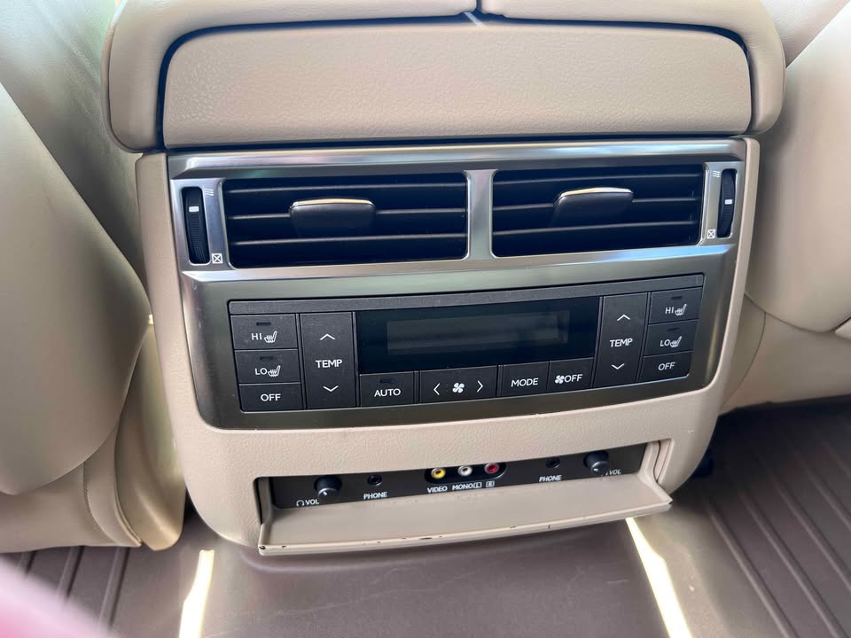 2010 Lexus LX · LX 570 Sport Utility 4D in Snoqualmie, WA (photo 11) — photo 11