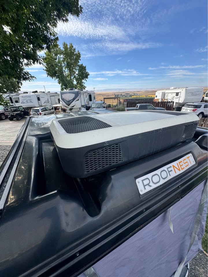 Roofnest Sparrow XL + Yakima OverHaul HD + Dometic RTX 2000 A/C in Denver, CO (photo 5) — photo 5