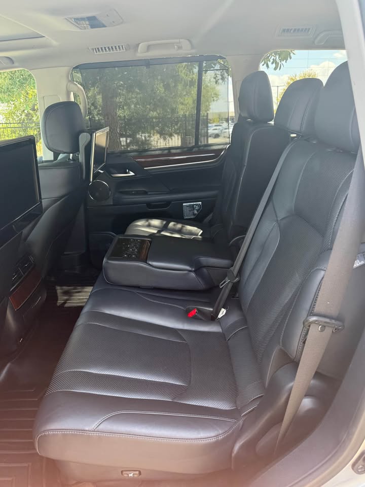 2017 Lexus LX · LX 570 Sport Utility 4D in Dripping Springs, TX (photo 10) — photo 10