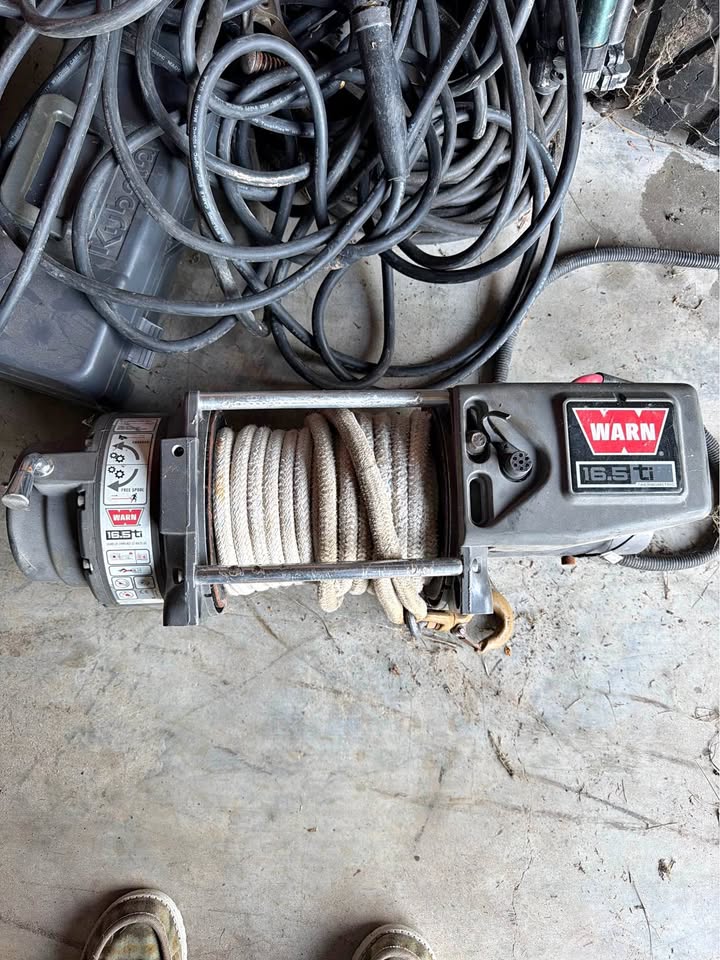 Warn 16.5TI winch in Anahuac, Texas (photo 1) — photo 1