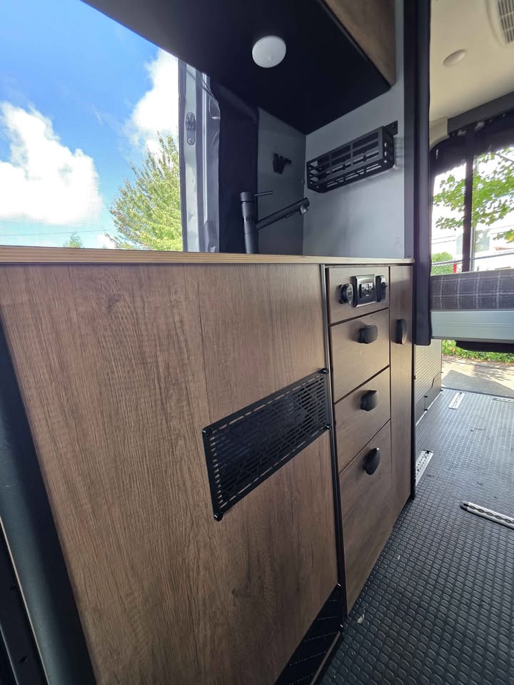 2025 Winnebago revel 44e in Fife, WA (photo 10) — photo 10