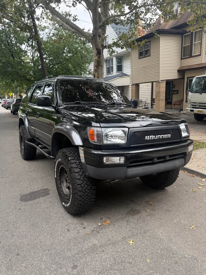 1998 Toyota 4Runner · Limited Sport Utility 4D in Newark, NJ (photo 5) — photo 5