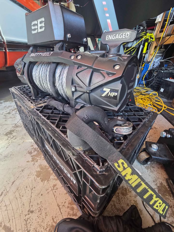 Smittybilt XRC Gen3 9500lbs Winch Competition style with Synthetic Rope and Hawse Fairlead in Portland, OR (photo 6) — photo 6