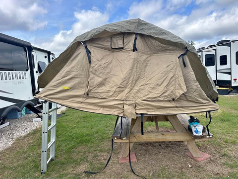 SmittyBilt Rooftop tent & room