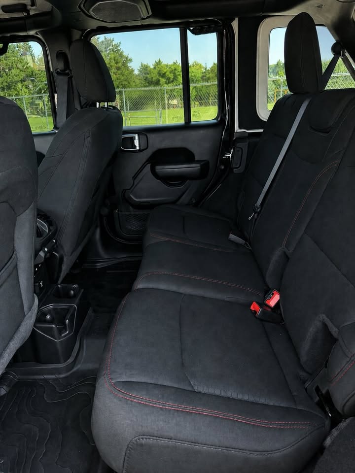 2023 Jeep wrangler rubicon 1 owner like new in Boise, ID (photo 6) — photo 6