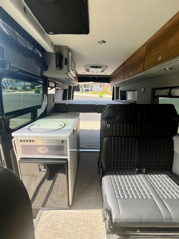 2022 Mercedes-Benz Storyteller Overland Stealth MODE 4x4 in Martinez, CA (photo 11) — photo 11