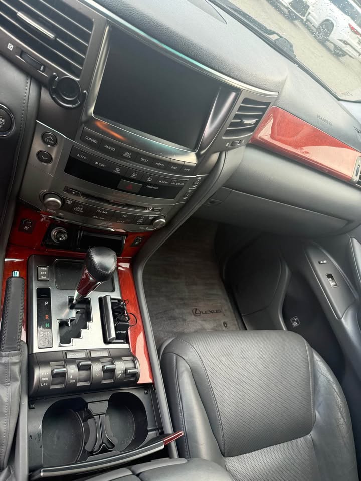 2009 Lexus LX · LX 570 Sport Utility 4D in Virginia Beach, VA (photo 11) — photo 11