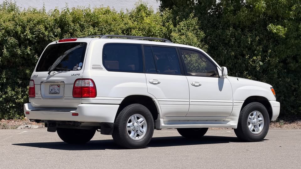 2000 Lexus LX · LX 470 Sport Utility 4D in Pleasanton, CA (photo 5) — photo 5