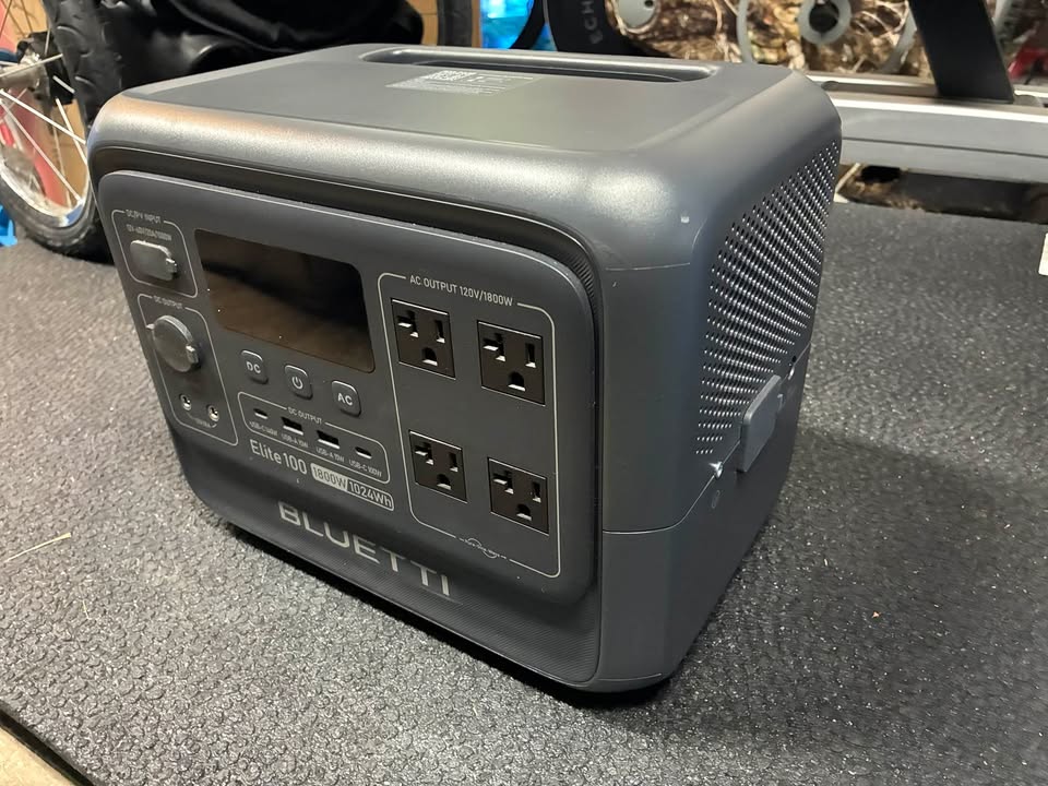 Like New Bluetti Elite 100 V2 in Junction City, OR (photo 5)