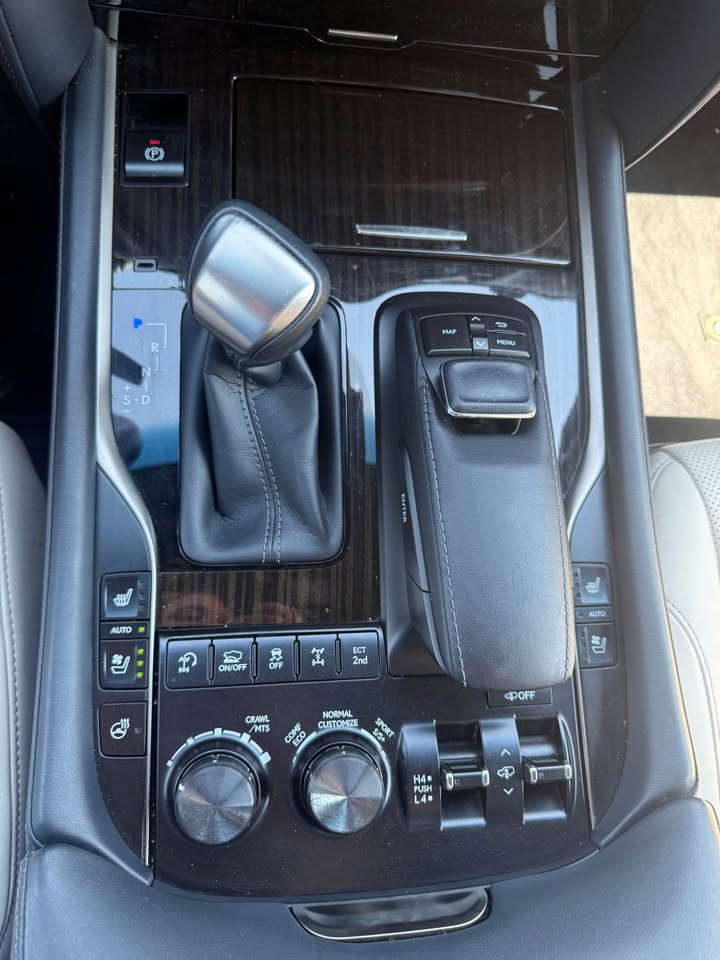 2020 Lexus LX LX 570 Sport Utility 4D (photo 12) — photo 12
