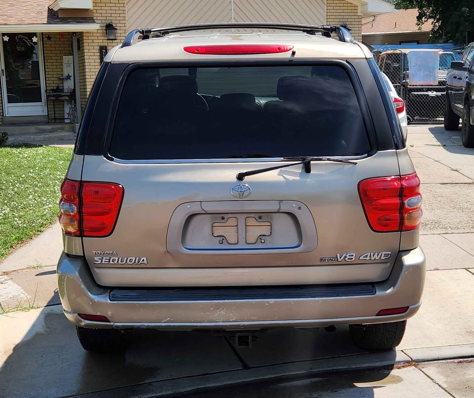 2001 Toyota Sequoia · SR5 Sport Utility 4D in Midvale, UT (photo 4)