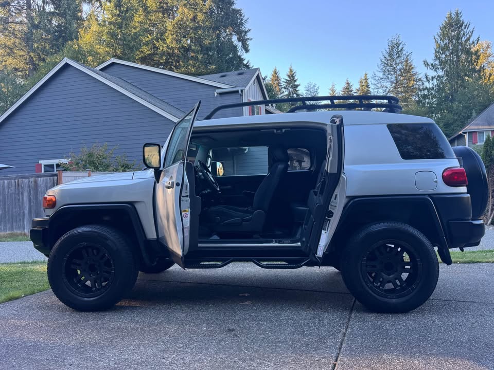 2007 Toyota FJ Cruiser · Sport Utility 2D in Lake Stevens, WA (photo 8) — photo 8