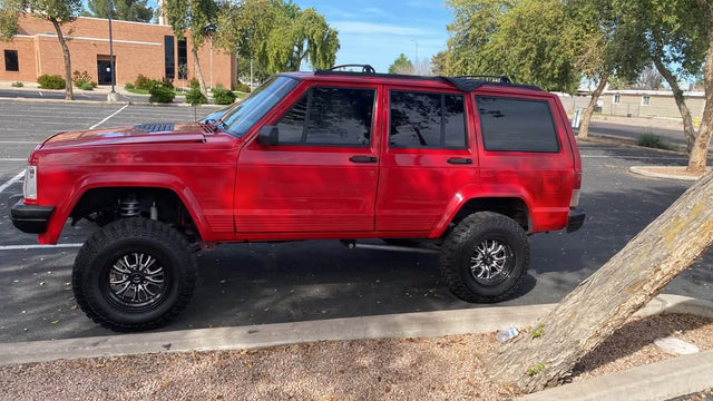 Jeep Cherokee XJ — photo 3