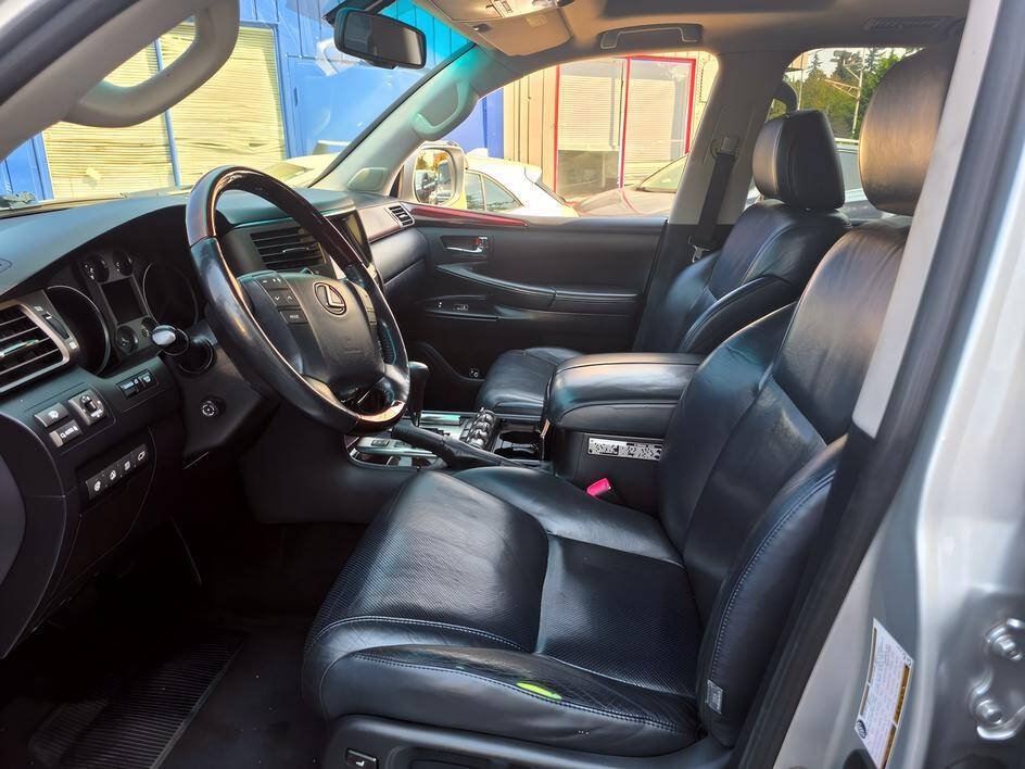 2011 Lexus LX 570 in Seattle, WA (photo 9) — photo 9