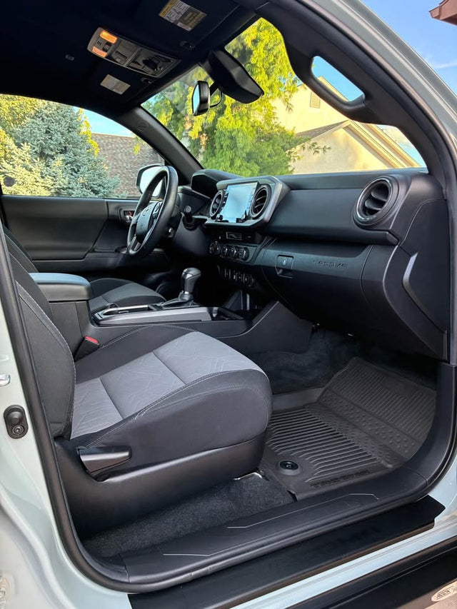 2022 Toyota Tacoma Double Cab · TRD Off-Road Pickup 4D 5 ft — photo 2