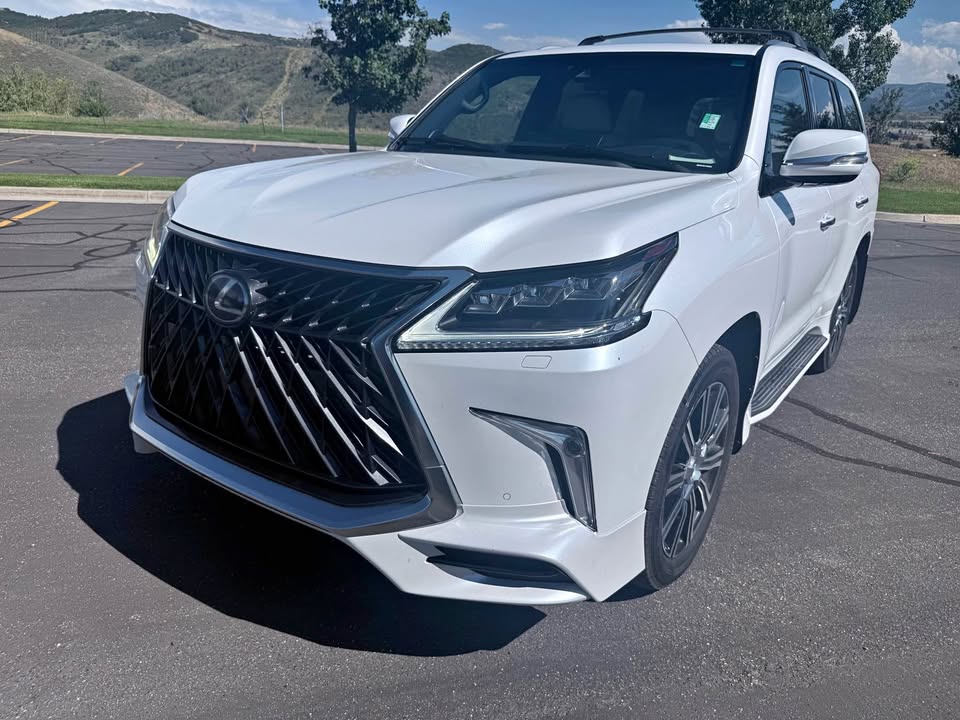 2020 Lexus LX · LX 570 Sport Utility 4D (photo 1)