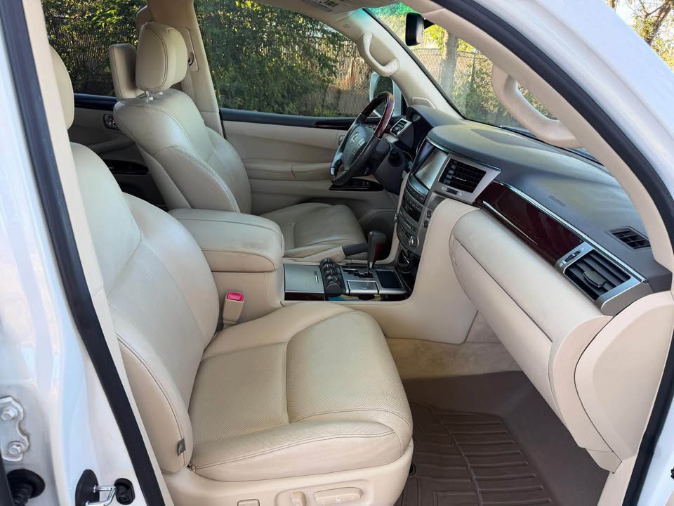 2015 Lexus LX · LX 570 Sport Utility 4D in Pflugerville, TX (photo 10)
