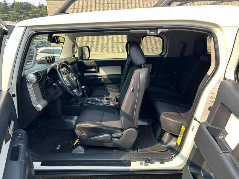 2012 Toyota FJ Cruiser AT (photo 12) — photo 12