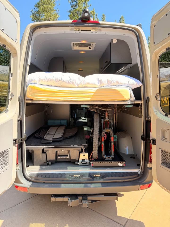 2016 Mercedes-Benz sprinter 4x4 2500 | van specialties | garage kept | 85k miles (photo 7) — photo 7