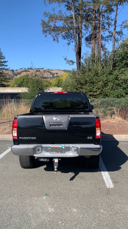 2010 Nissan Frontier Crew Cab · SE 4D — photo 2