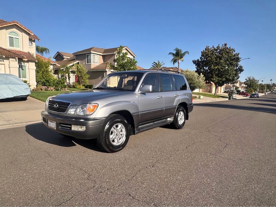 2001 Lexus LX · LX 470 Sport Utility 4D (photo 1)