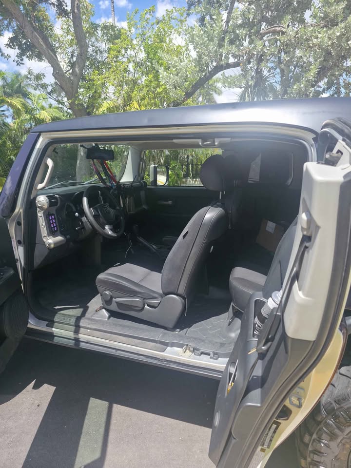 2007 Toyota FJ Cruiser · Sport Utility 2D in Miami Beach, FL (photo 6) — photo 6