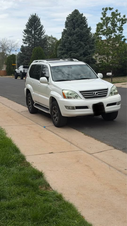 2004 Lexus GX · GX 470 Sport Utility 4D — photo 2