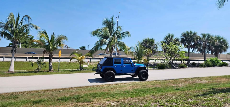 2015 Jeep Wrangler Unlimited · Rubicon (JK) Sport Utility 4D (photo 1)