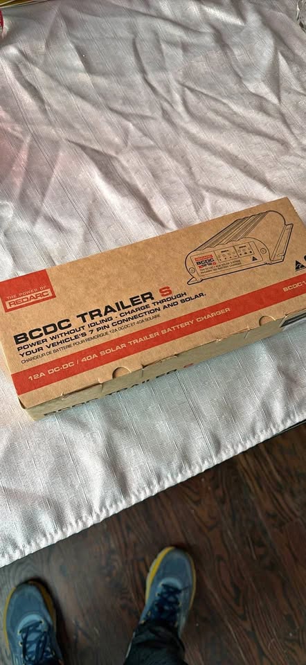 BCDC TRAILER S 12A Redarc Solar trailer battery charger (photo 1)