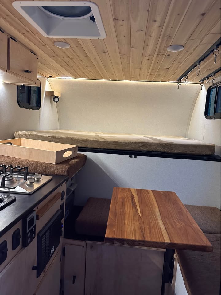 2024 Off-Grid Truck Camper Fully loaded. For Midsize Trucks. Must see in Silver Creek, WA (photo 10) — photo 10