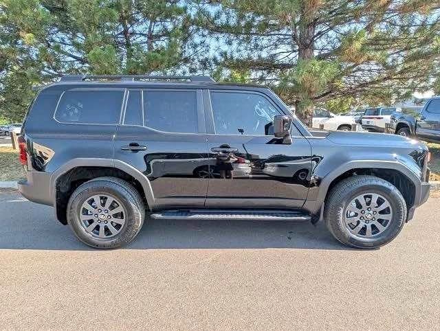 2024 Toyota Landcruiser · Base (photo 1)