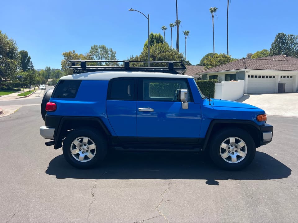 2007 Toyota FJ Cruiser · Sport Utility 2D in Valencia, CA (photo 7) — photo 7