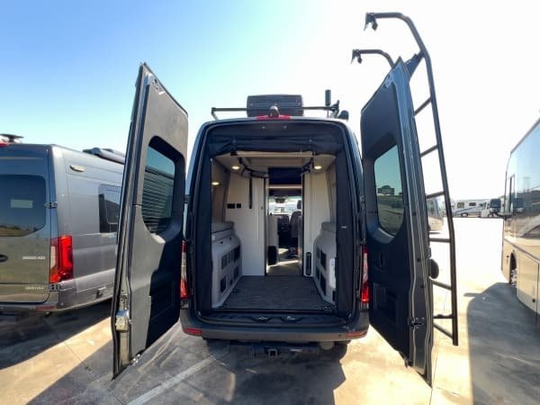 2024 Winnebago REVEL BMB44E in Port St Lucie, FL (photo 2) — photo 2