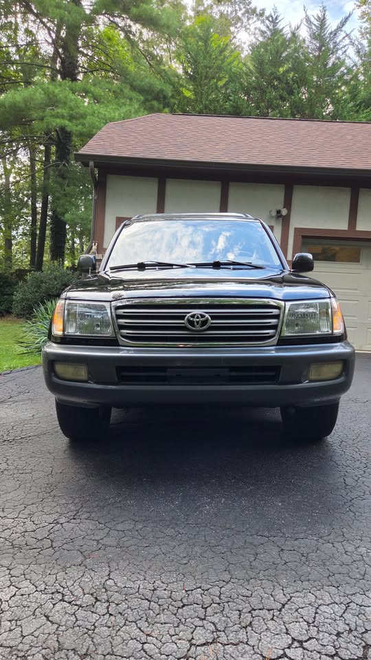 2003 Toyota Landcruiser in Knoxville, TN (photo 2) — photo 2