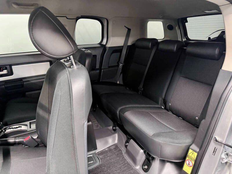 2007 Toyota FJ-Cruiser 1 Owner in Seattle, WA (photo 8)